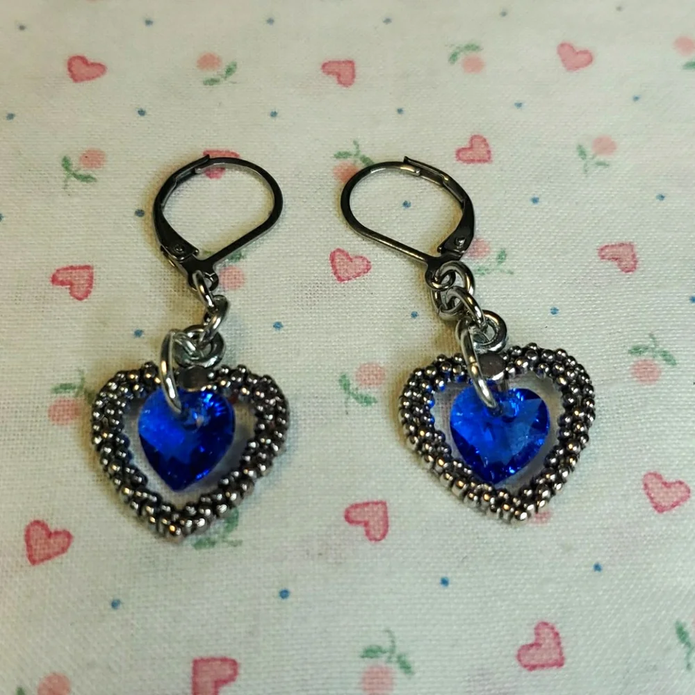 'PRICE DROP'! Silver Leaver Back Heart Earrings.